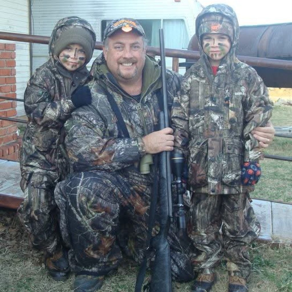 Austin and Hunter Metcalf as kids with father Jeff Metcalf (GoFundMe | Jeff Metcalf)
