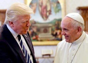 Pope Francis shaking hands with US President Donald Trump