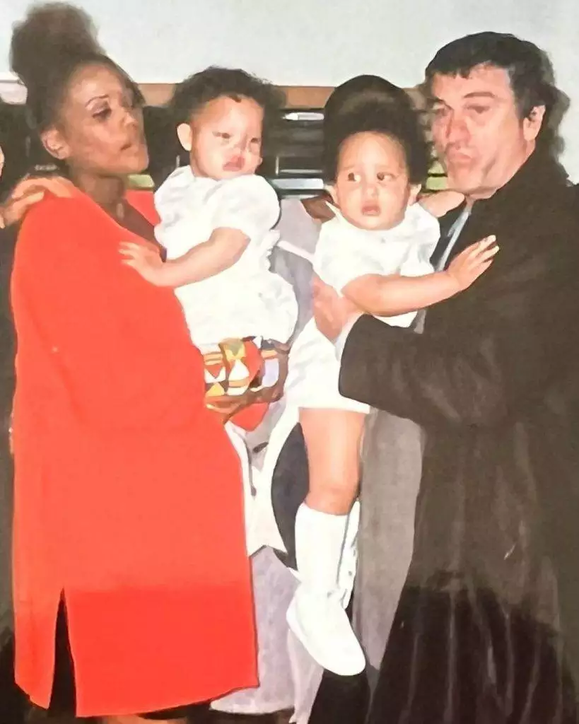 Robert De Niro and Toukie Smith with twins Airyn and Julian as babies