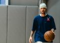 justin-bieber-holding-basketball