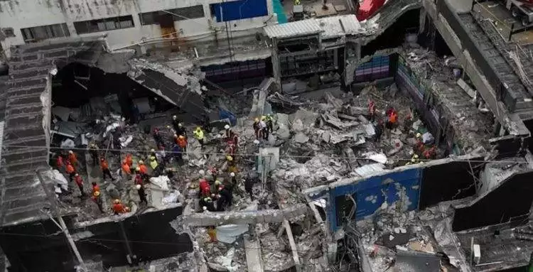 nightclub roof collapse