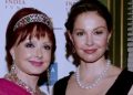 Naomi Judd and daughter Ashley Judd