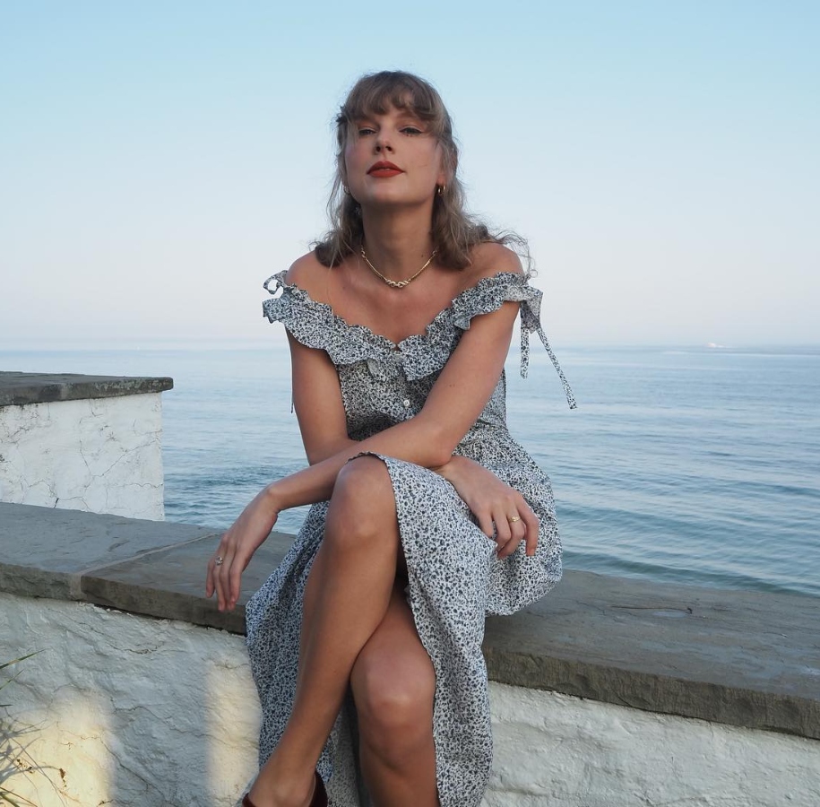 Taylor Swift on the beach