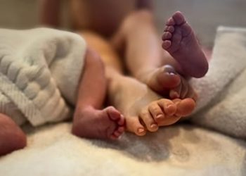 Amber Heard gives birth to twins