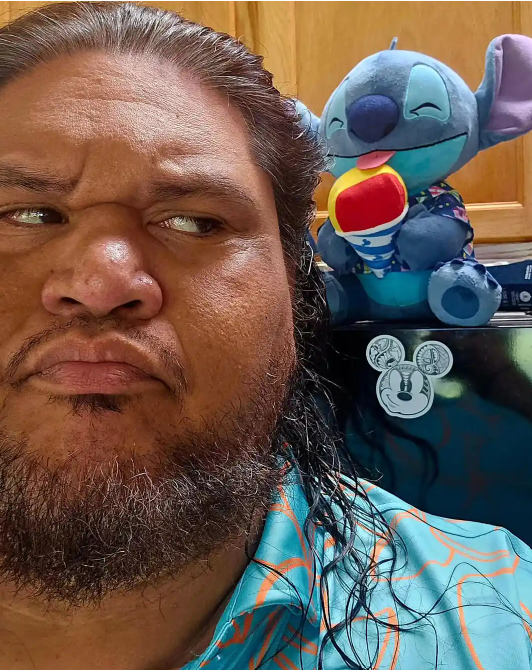 David Hekili Kenui Bell with Stitch plushie