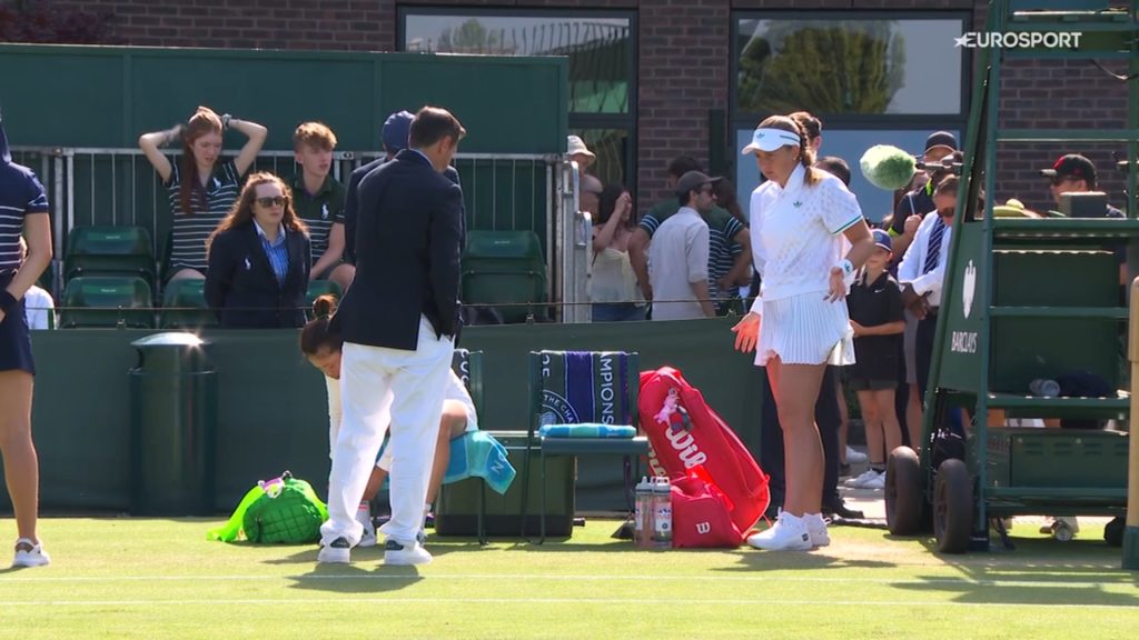 Jelena Ostapenko talking to Umpire